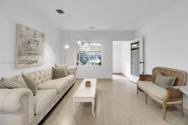 231 NE 43rd St, Miami, FL 33137