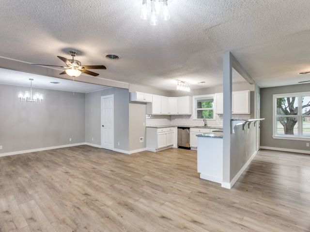 600 S 5th Street, Grandview, TX 76050