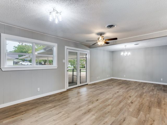 600 S 5th Street, Grandview, TX 76050