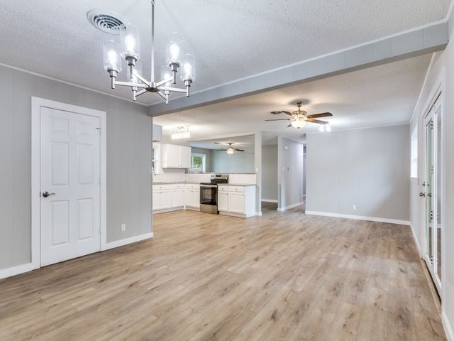 600 S 5th Street, Grandview, TX 76050