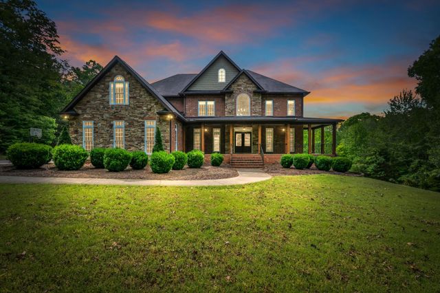 1032 Dogwood Ln, Burns, TN 37029