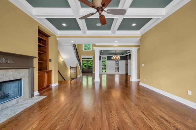 1032 Dogwood Ln, Burns, TN 37029