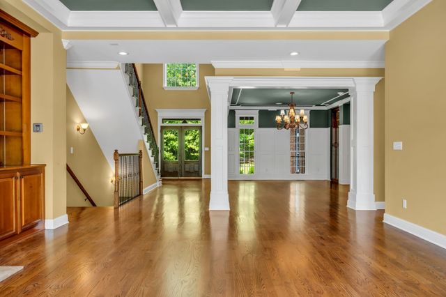 1032 Dogwood Ln, Burns, TN 37029