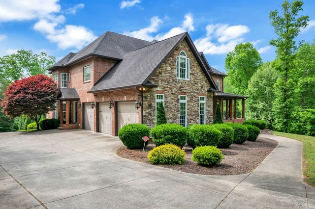 1032 Dogwood Ln, Burns, TN 37029