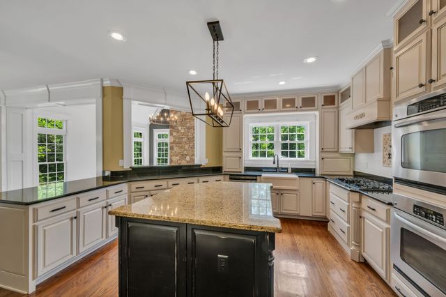 1032 Dogwood Ln, Burns, TN 37029