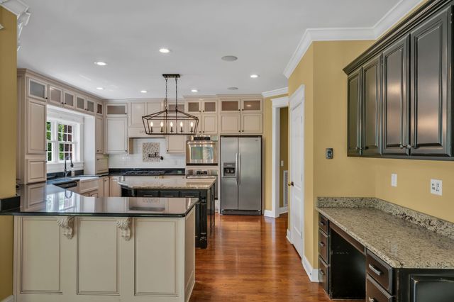 1032 Dogwood Ln, Burns, TN 37029
