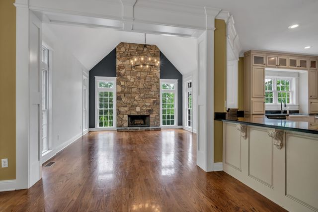 1032 Dogwood Ln, Burns, TN 37029