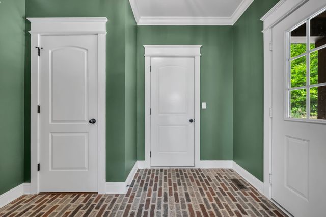 1032 Dogwood Ln, Burns, TN 37029