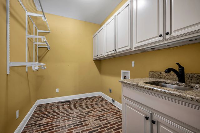 1032 Dogwood Ln, Burns, TN 37029