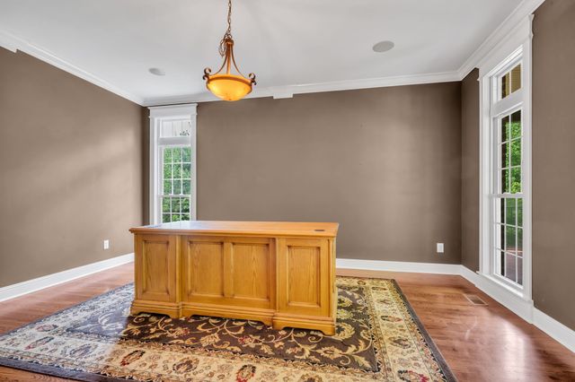 1032 Dogwood Ln, Burns, TN 37029
