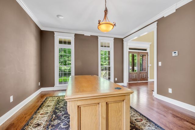 1032 Dogwood Ln, Burns, TN 37029
