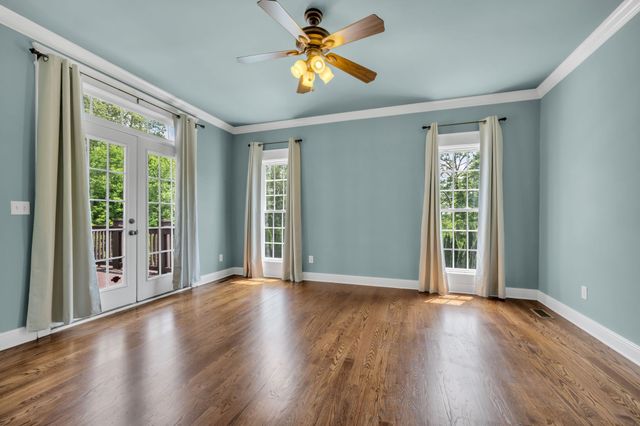 1032 Dogwood Ln, Burns, TN 37029