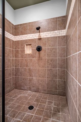 1032 Dogwood Ln, Burns, TN 37029