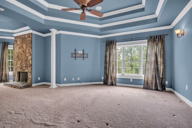 1032 Dogwood Ln, Burns, TN 37029