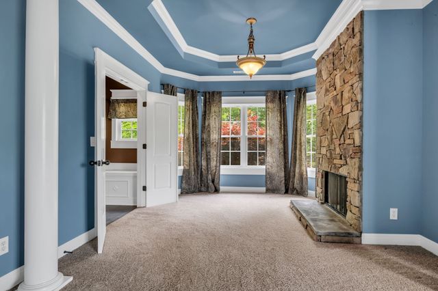1032 Dogwood Ln, Burns, TN 37029