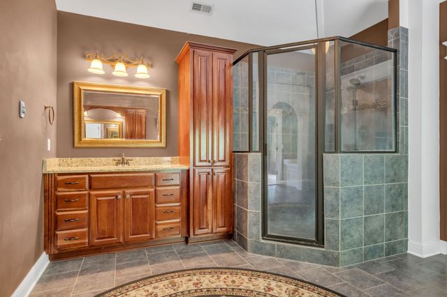 1032 Dogwood Ln, Burns, TN 37029
