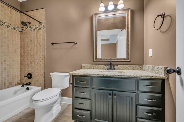 1032 Dogwood Ln, Burns, TN 37029