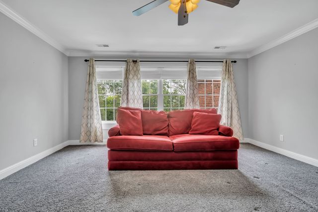 1032 Dogwood Ln, Burns, TN 37029