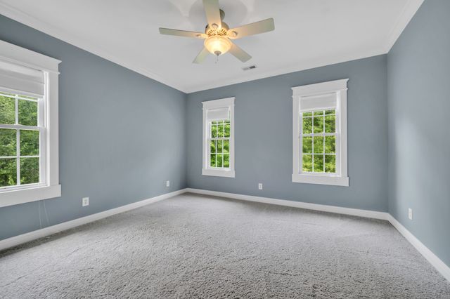 1032 Dogwood Ln, Burns, TN 37029
