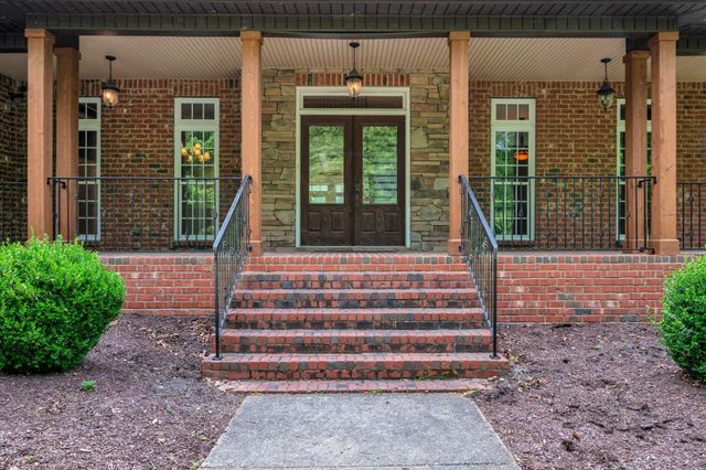 1032 Dogwood Ln, Burns, TN 37029