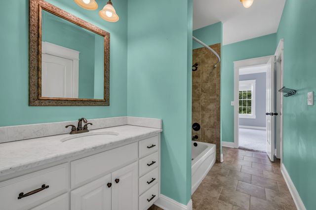 1032 Dogwood Ln, Burns, TN 37029