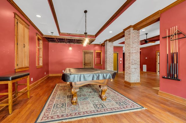 1032 Dogwood Ln, Burns, TN 37029