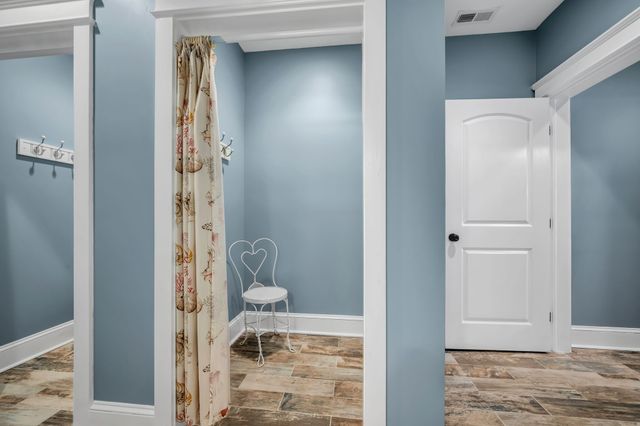 1032 Dogwood Ln, Burns, TN 37029