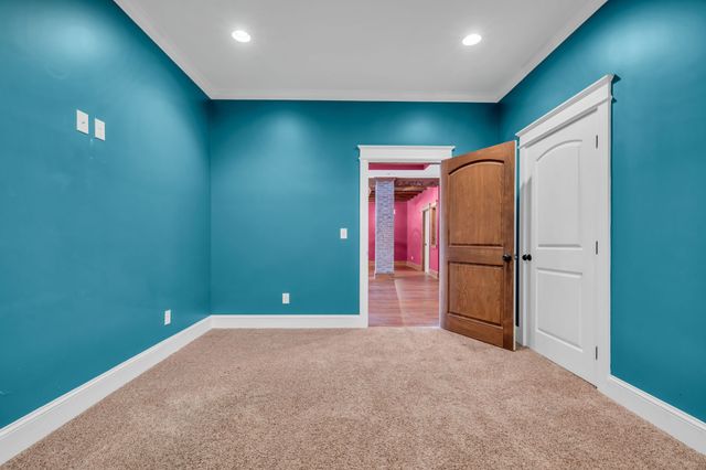 1032 Dogwood Ln, Burns, TN 37029