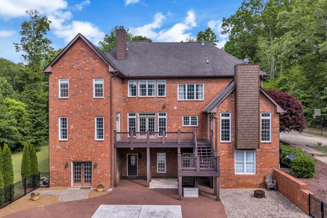 1032 Dogwood Ln, Burns, TN 37029