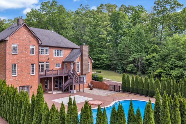1032 Dogwood Ln, Burns, TN 37029