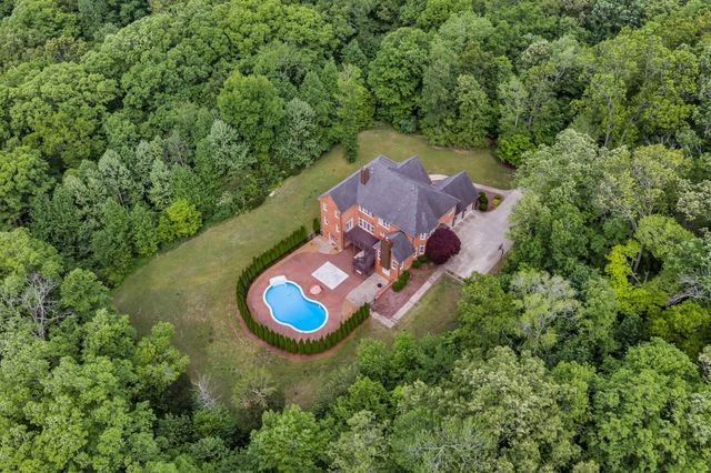 1032 Dogwood Ln, Burns, TN 37029