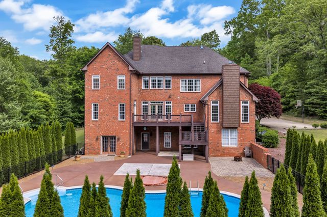 1032 Dogwood Ln, Burns, TN 37029
