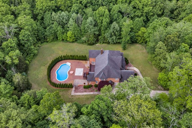 1032 Dogwood Ln, Burns, TN 37029