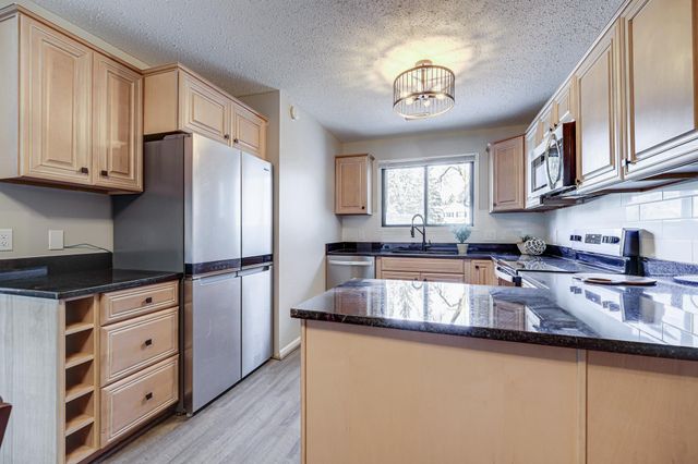 4275 Centerville Road, Vadnais Heights, MN 55127