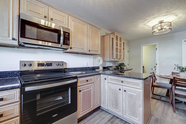 4275 Centerville Road, Vadnais Heights, MN 55127