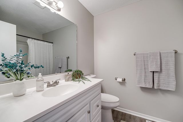 4275 Centerville Road, Vadnais Heights, MN 55127