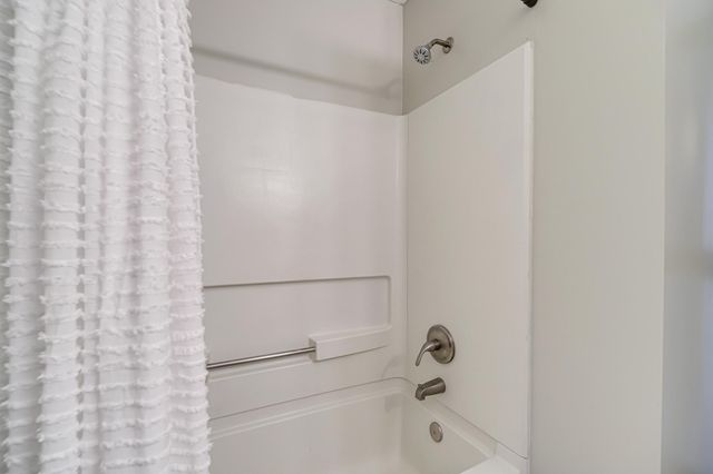 4275 Centerville Road, Vadnais Heights, MN 55127