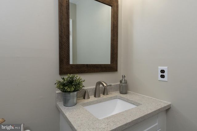 55 SYCAMORE CT, Lawrence Township, NJ 08648