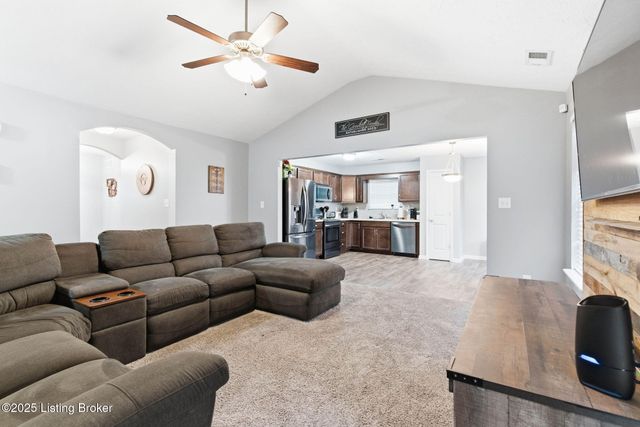 480 Bald Eagles Cir, Mt Washington, KY 40047