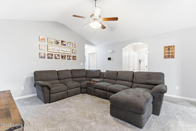 480 Bald Eagles Cir, Mt Washington, KY 40047