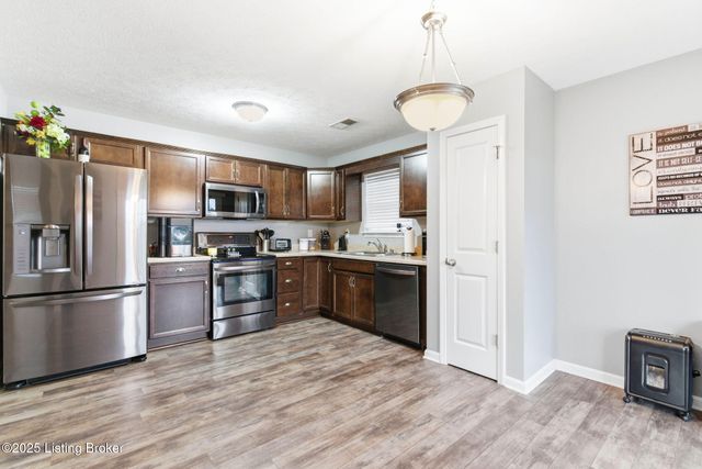 480 Bald Eagles Cir, Mt Washington, KY 40047