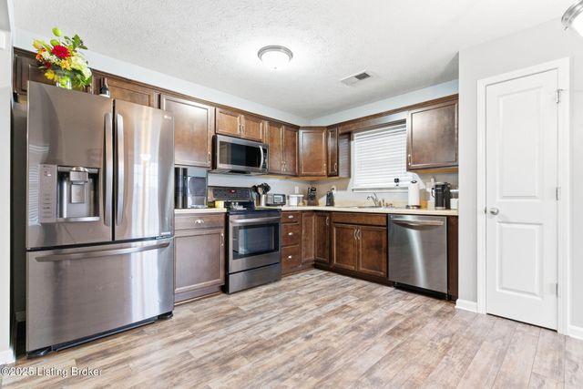 480 Bald Eagles Cir, Mt Washington, KY 40047