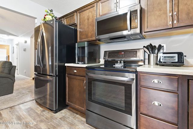 480 Bald Eagles Cir, Mt Washington, KY 40047