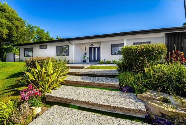 24320 Bessemer, Woodland Hills, CA 91367