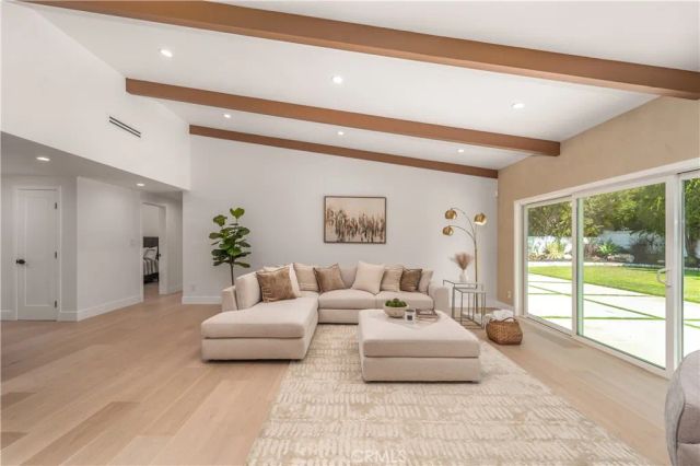24320 Bessemer, Woodland Hills, CA 91367