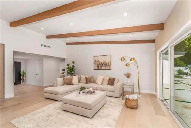 24320 Bessemer, Woodland Hills, CA 91367
