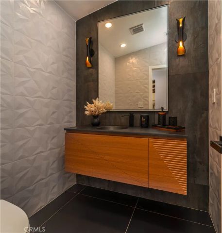 24320 Bessemer, Woodland Hills, CA 91367