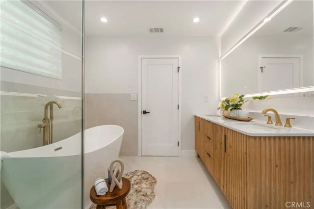 24320 Bessemer, Woodland Hills, CA 91367