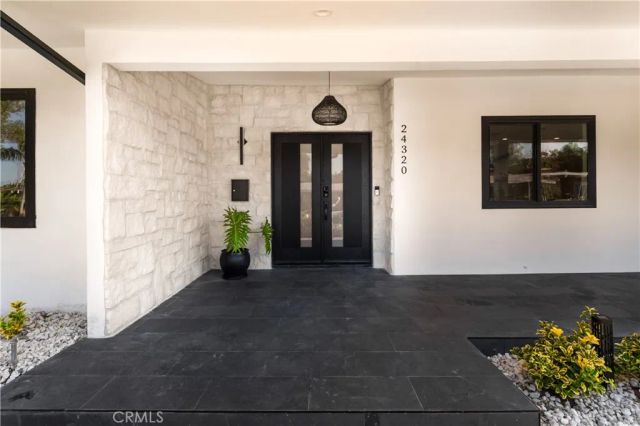 24320 Bessemer, Woodland Hills, CA 91367