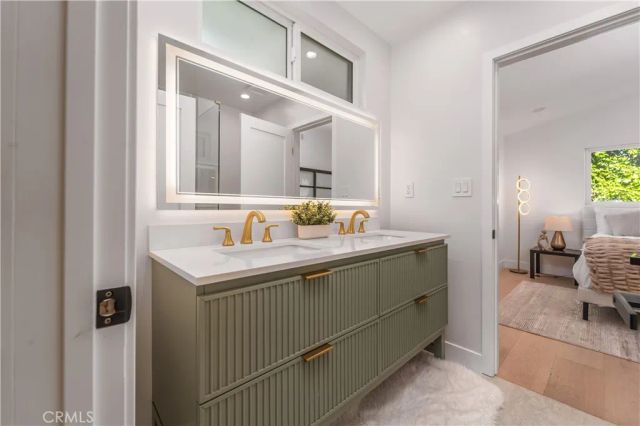 24320 Bessemer, Woodland Hills, CA 91367